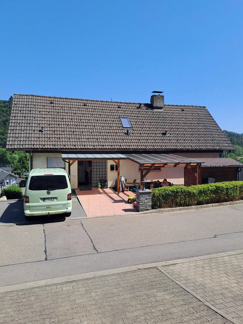 Predaj domu 252 m², pozemok 640 m², Hallauerst. 32, Stühlingen, Bádensko-Wurttembersko Predaj domu 252 m², pozemok 640 m², Hallauerst. 32, Stühlingen, Bádensko-Wurttembersko