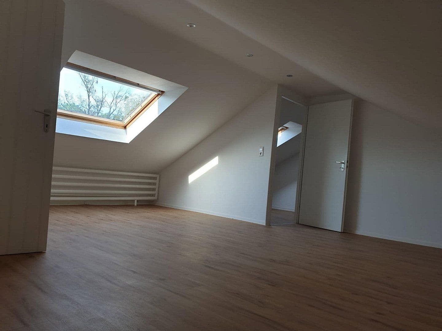 Predaj domu 228 m², pozemok 1.055 m², Wörth am Rhein, Porýnie-Falcko Predaj domu 228 m², pozemok 1.055 m², Wörth am Rhein, Porýnie-Falcko