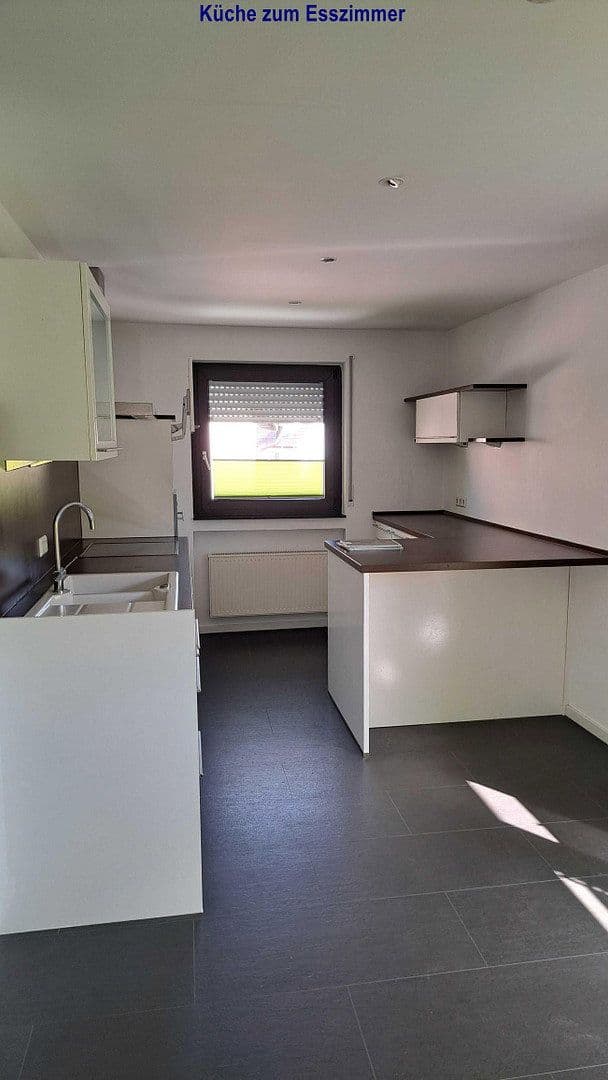 Prenájom bytu 4-izbový 123 m², Bempflingen, Bádensko-Wurttembersko Prenájom bytu 4-izbový 123 m², Bempflingen, Bádensko-Wurttembersko