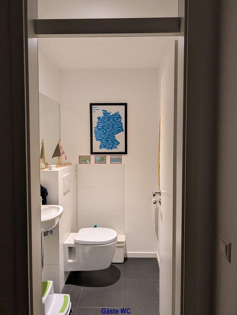 Prenájom bytu 4-izbový 123 m², Bempflingen, Bádensko-Wurttembersko Prenájom bytu 4-izbový 123 m², Bempflingen, Bádensko-Wurttembersko