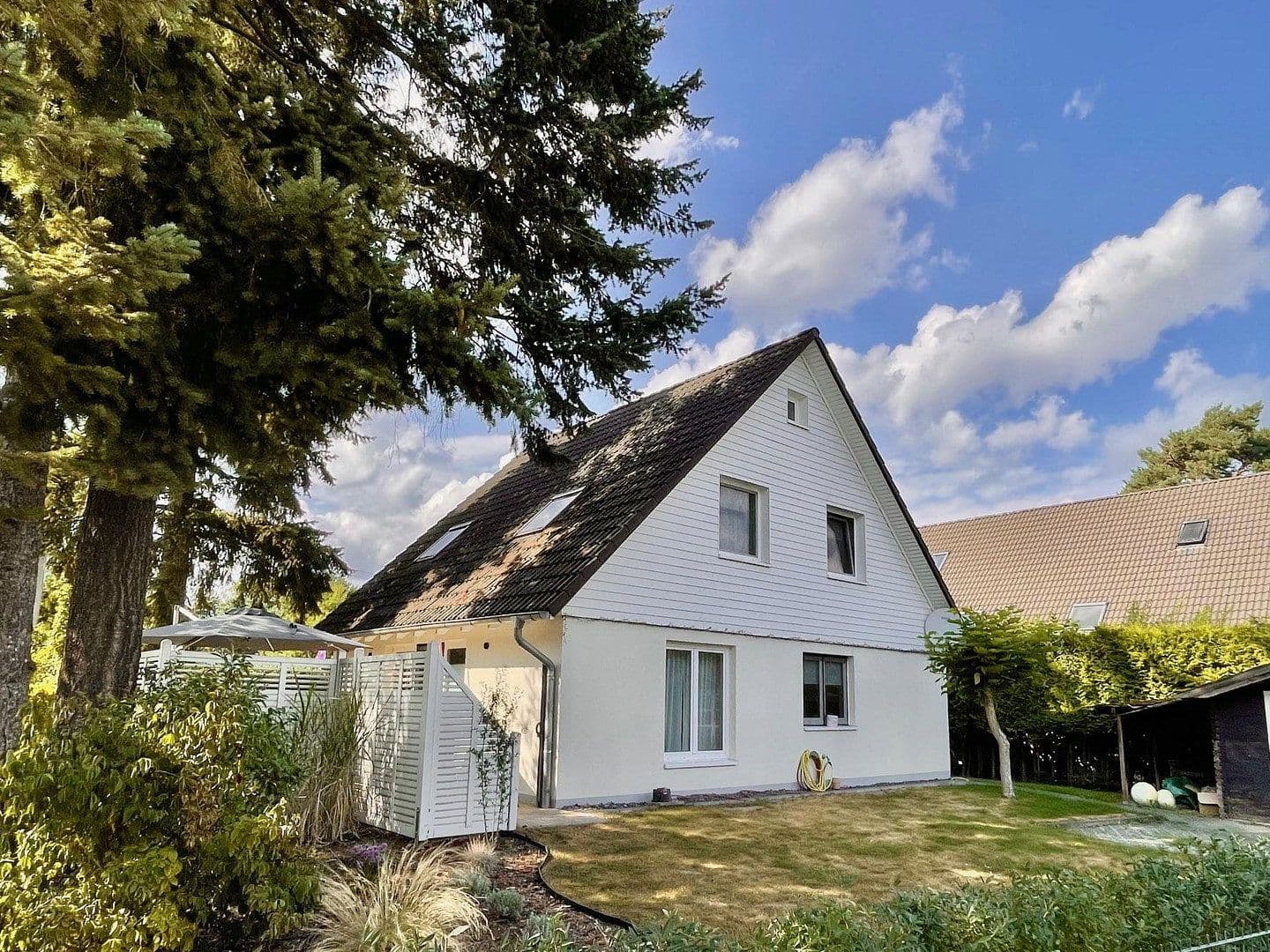 Predaj domu 110 m², pozemok 440 m², Fichtestraße, Hoppegarten, Brandenbursko Predaj domu 110 m², pozemok 440 m², Fichtestraße, Hoppegarten, Brandenbursko