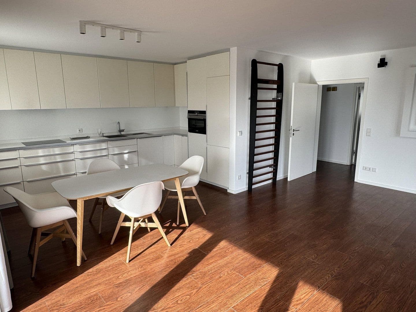 Predaj bytu 4-izbový 110 m², Frankfurt, Hesensko Predaj bytu 4-izbový 110 m², Frankfurt, Hesensko