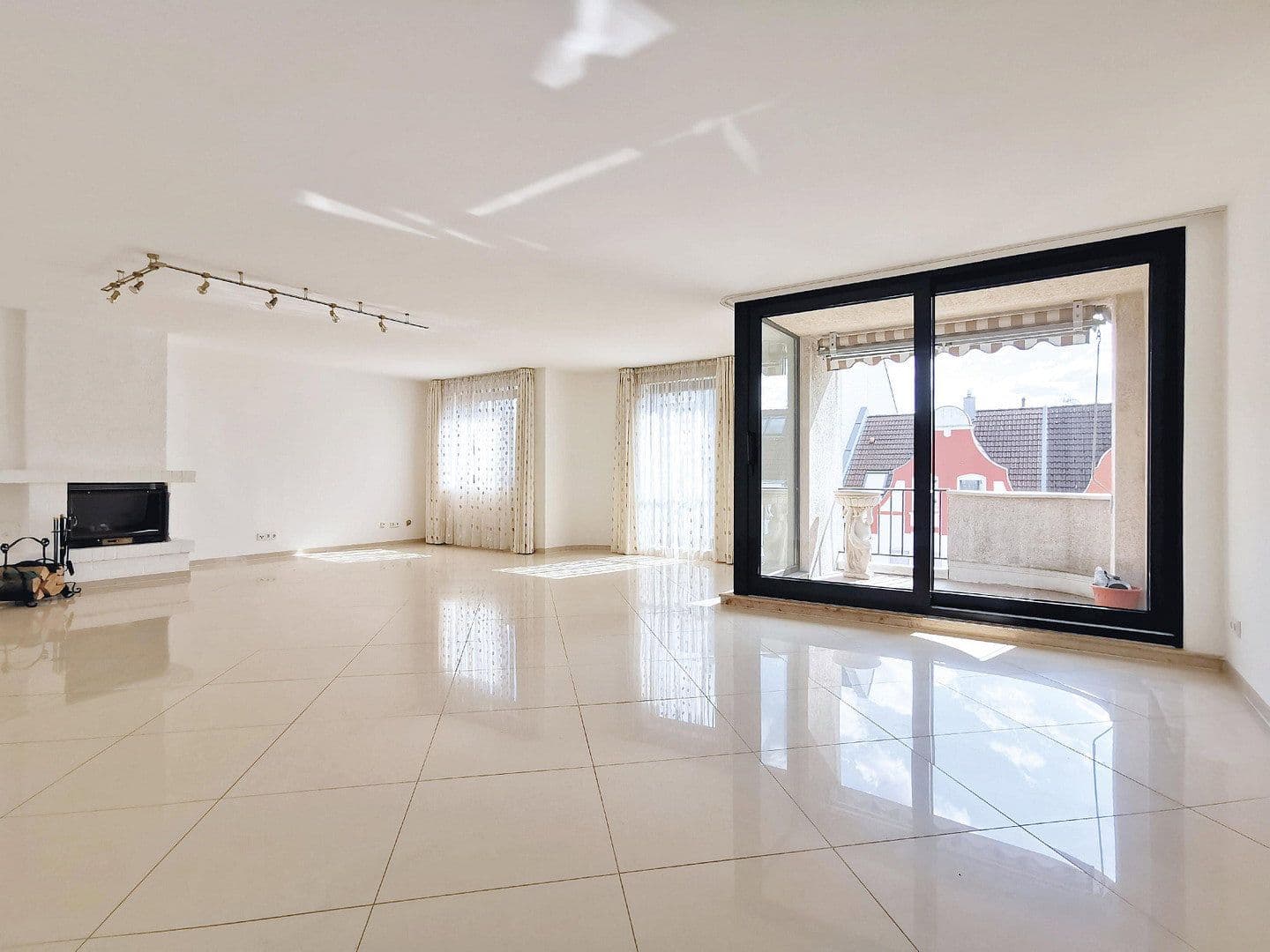 Prenájom bytu 3-izbový 128 m², Düsseldorf Benrath, Severné Porýnie - Westfálsko Prenájom bytu 3-izbový 128 m², Düsseldorf Benrath, Severné Porýnie - Westfálsko