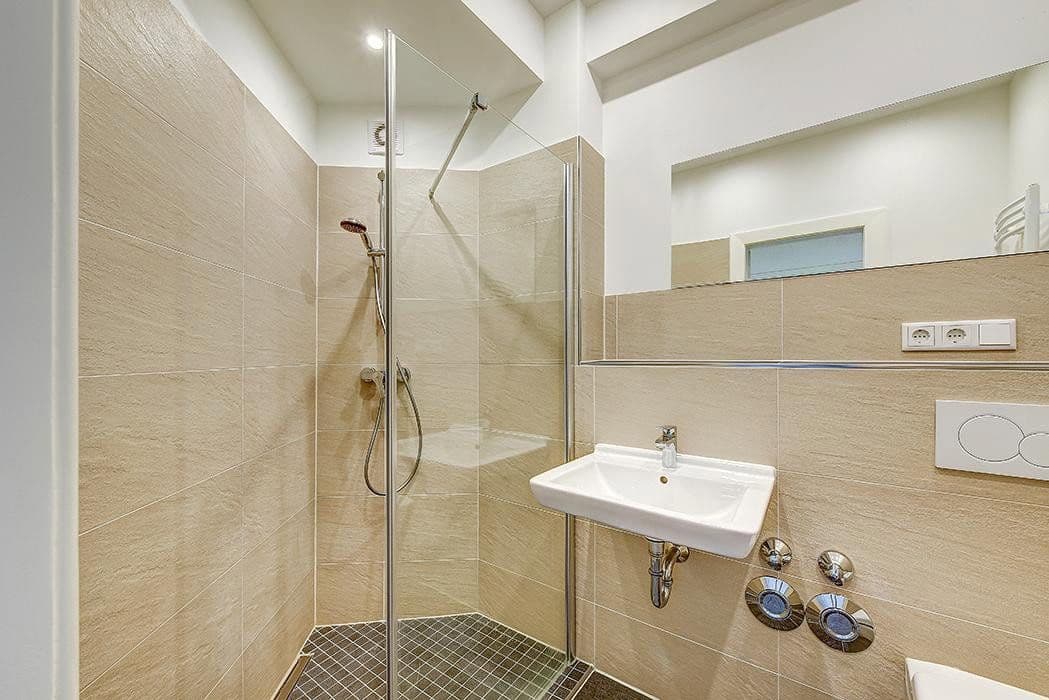 Prenájom bytu 2-izbový 72 m², Düsseldorf, Severné Porýnie - Westfálsko Prenájom bytu 2-izbový 72 m², Düsseldorf, Severné Porýnie - Westfálsko