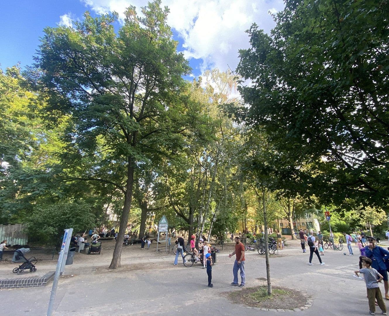Prenájom bytu 3-izbový 118 m², Berlin, Berlín Prenájom bytu 3-izbový 118 m², Berlin, Berlín
