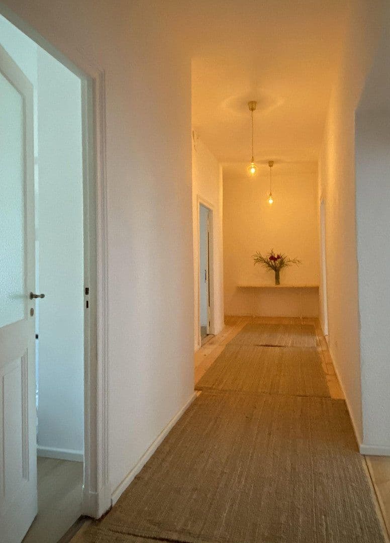 Prenájom bytu 3-izbový 118 m², Berlin, Berlín Prenájom bytu 3-izbový 118 m², Berlin, Berlín