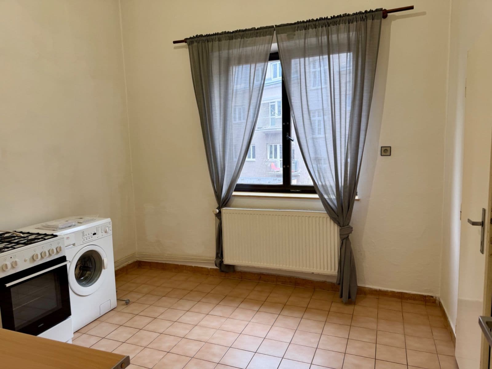Prenájom bytu 3-izbový 108 m², Nádražní, Ostrava, Moravskoslezský kraj Prenájom bytu 3-izbový 108 m², Nádražní, Ostrava, Moravskoslezský kraj