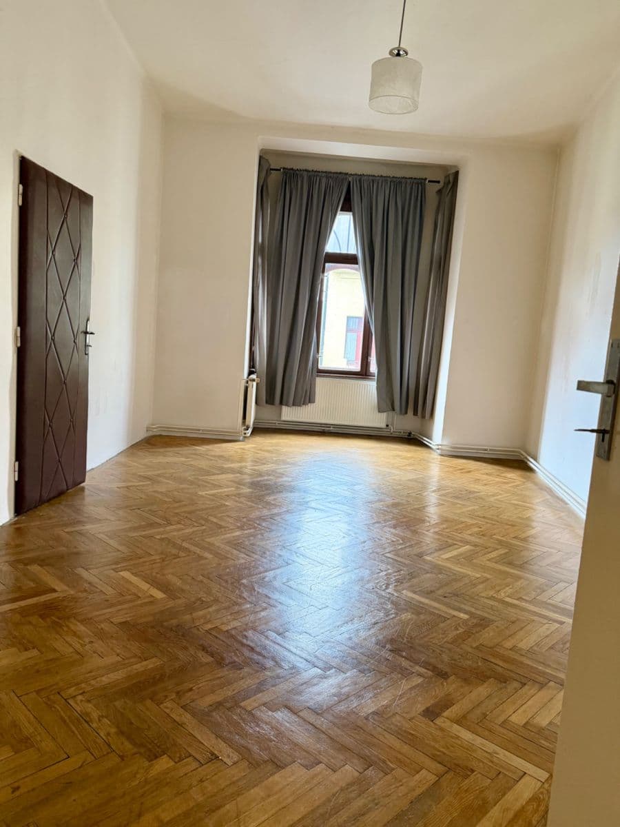 Prenájom bytu 3-izbový 108 m², Nádražní, Ostrava, Moravskoslezský kraj Prenájom bytu 3-izbový 108 m², Nádražní, Ostrava, Moravskoslezský kraj