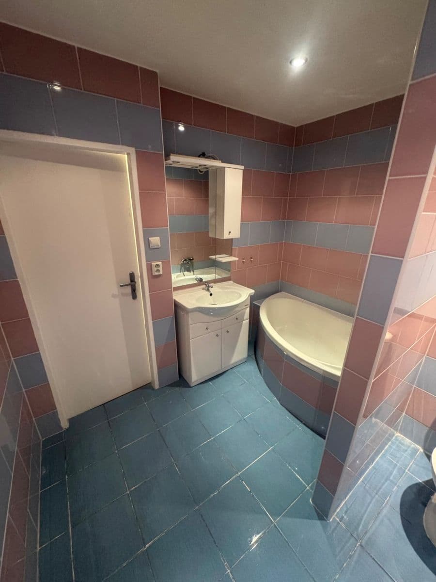 Prenájom bytu 3-izbový 69 m², Trnovanská, Teplice, Ústecký kraj Prenájom bytu 3-izbový 69 m², Trnovanská, Teplice, Ústecký kraj