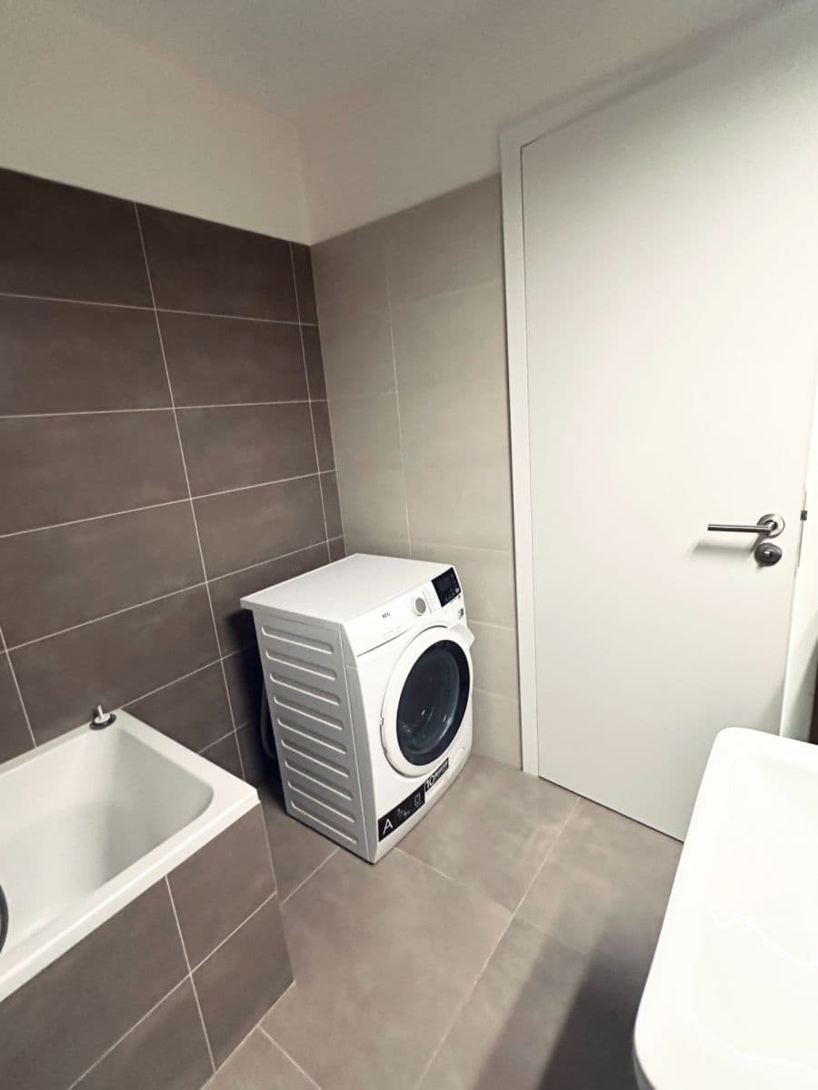 Prenájom bytu 1-izbový 51 m², Davídkova, Praha, Praha Prenájom bytu 1-izbový 51 m², Davídkova, Praha, Praha