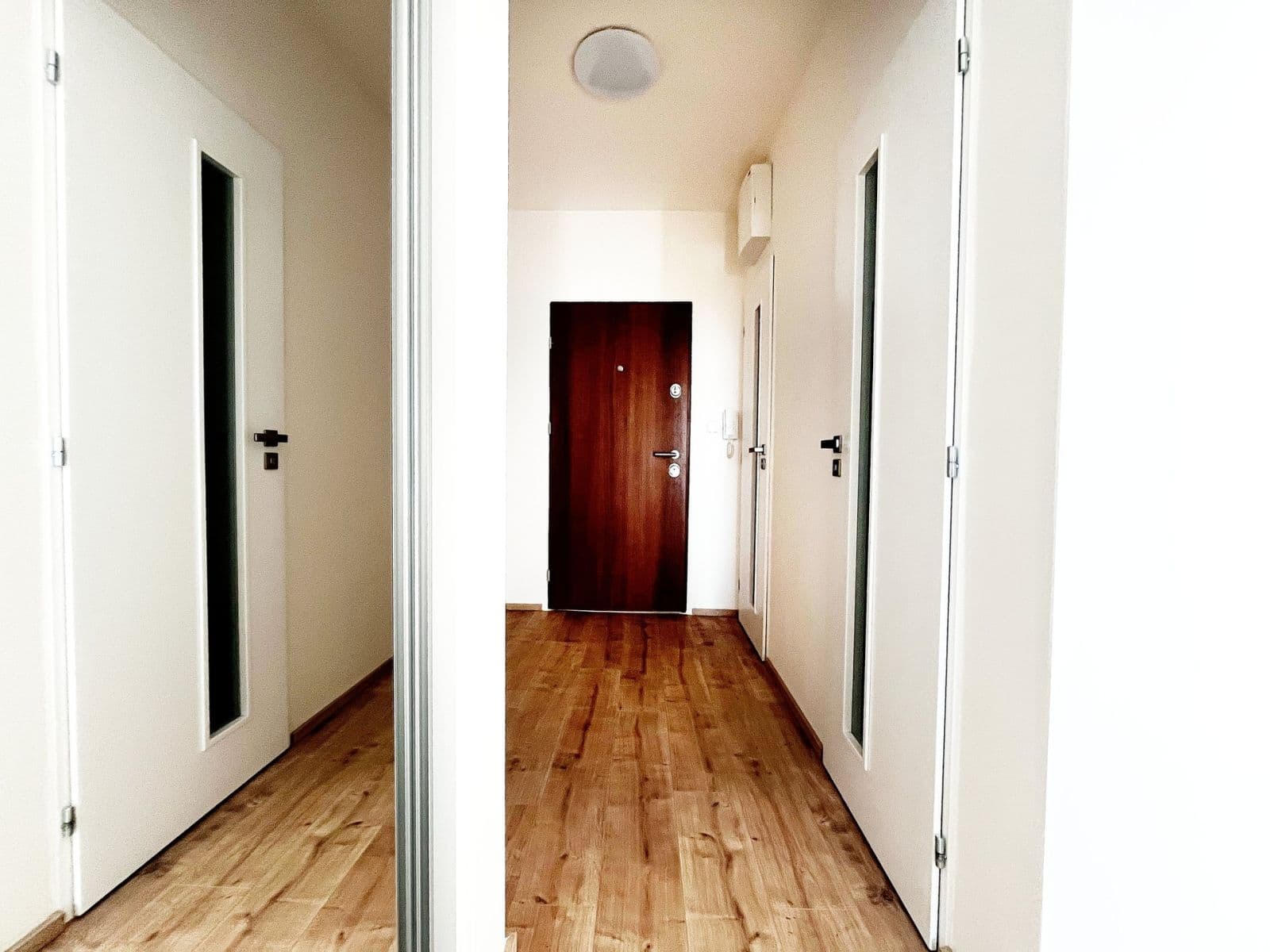 Prenájom bytu 2-izbový 41 m², Ciolkovského, Praha, Praha Prenájom bytu 2-izbový 41 m², Ciolkovského, Praha, Praha