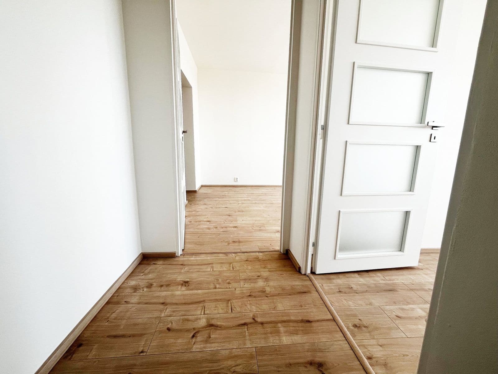 Prenájom bytu 2-izbový 41 m², Ciolkovského, Praha, Praha Prenájom bytu 2-izbový 41 m², Ciolkovského, Praha, Praha