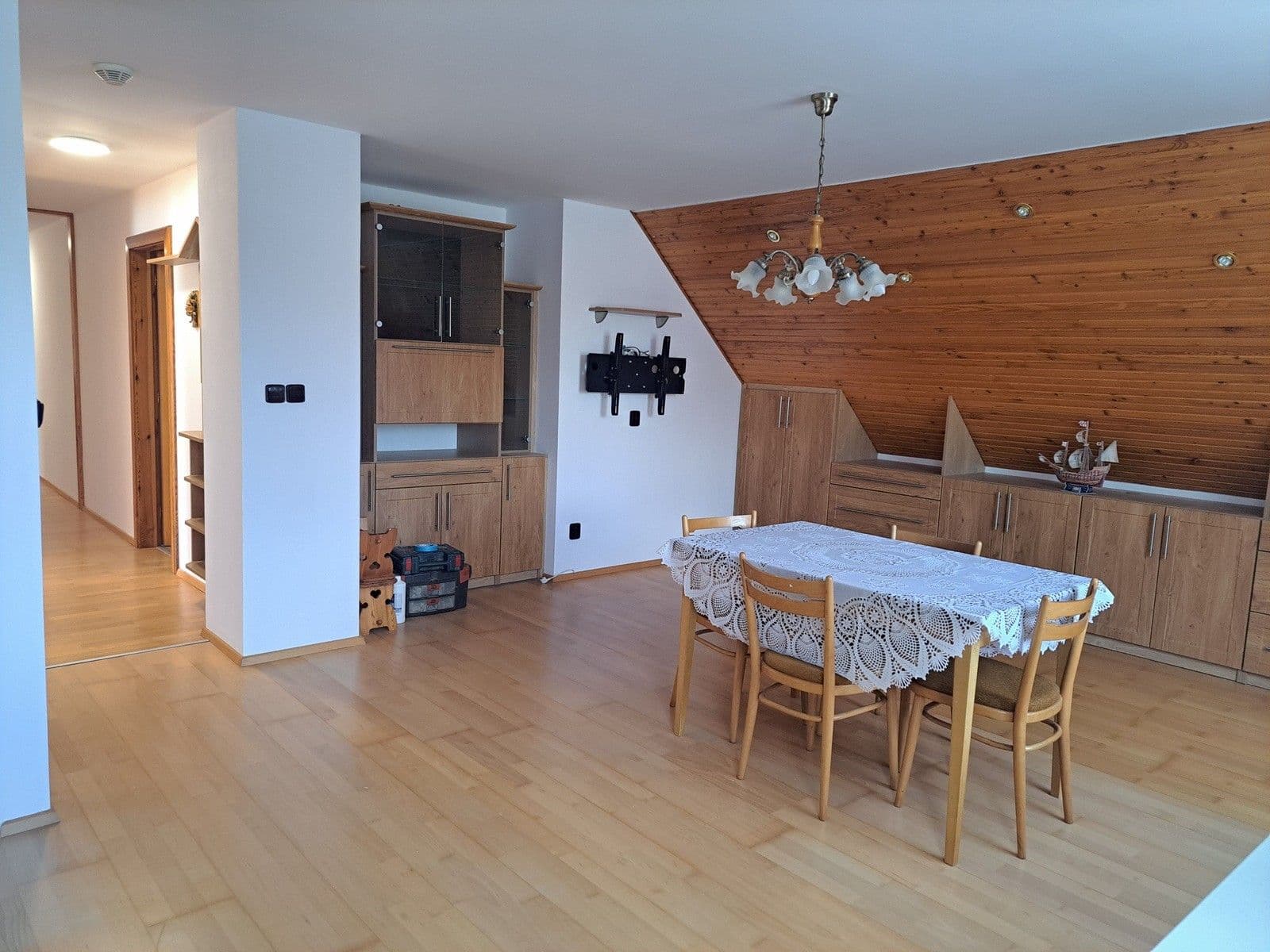 Prenájom bytu 4-izbový 180 m², Plánice, Plzeňský kraj Prenájom bytu 4-izbový 180 m², Plánice, Plzeňský kraj