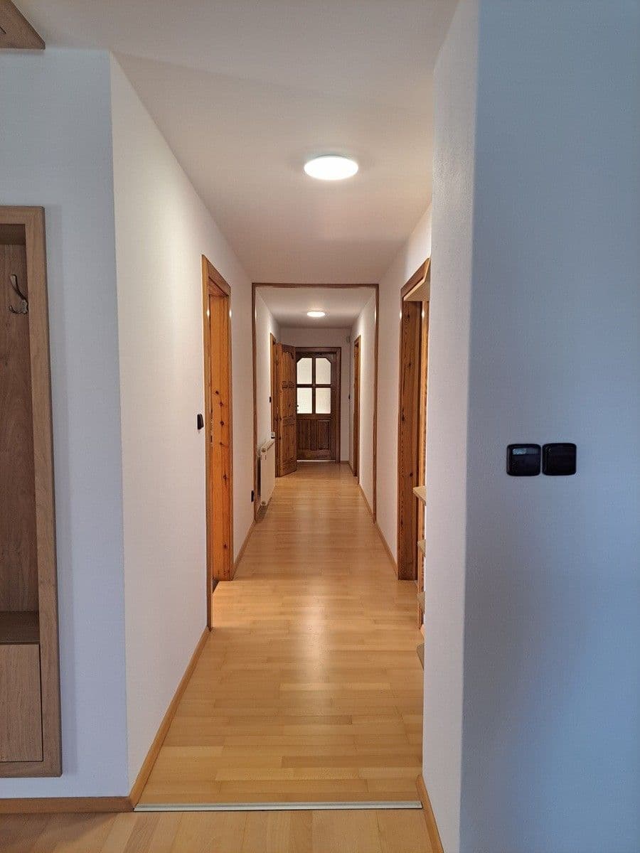 Prenájom bytu 4-izbový 180 m², Plánice, Plzeňský kraj Prenájom bytu 4-izbový 180 m², Plánice, Plzeňský kraj