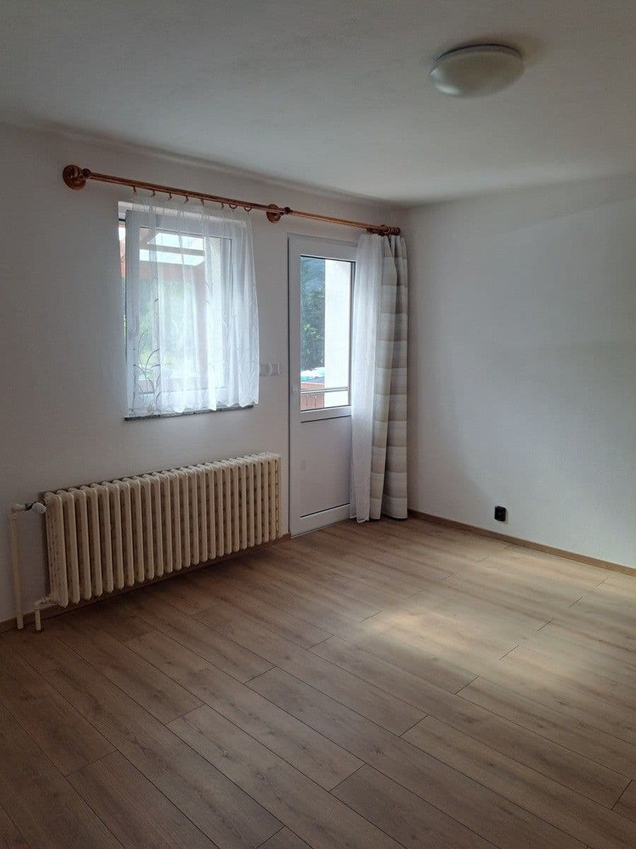 Prenájom bytu 4-izbový 180 m², Plánice, Plzeňský kraj Prenájom bytu 4-izbový 180 m², Plánice, Plzeňský kraj