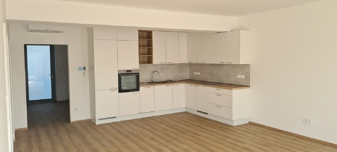 Prenájom bytu 2-izbový 84 m², Hradišťská, Staré Město, Zlínský kraj Prenájom bytu 2-izbový 84 m², Hradišťská, Staré Město, Zlínský kraj