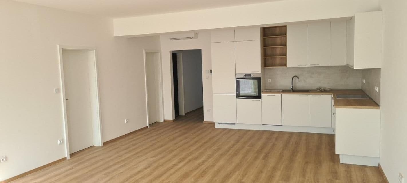 Prenájom bytu 2-izbový 84 m², Hradišťská, Staré Město, Zlínský kraj Prenájom bytu 2-izbový 84 m², Hradišťská, Staré Město, Zlínský kraj