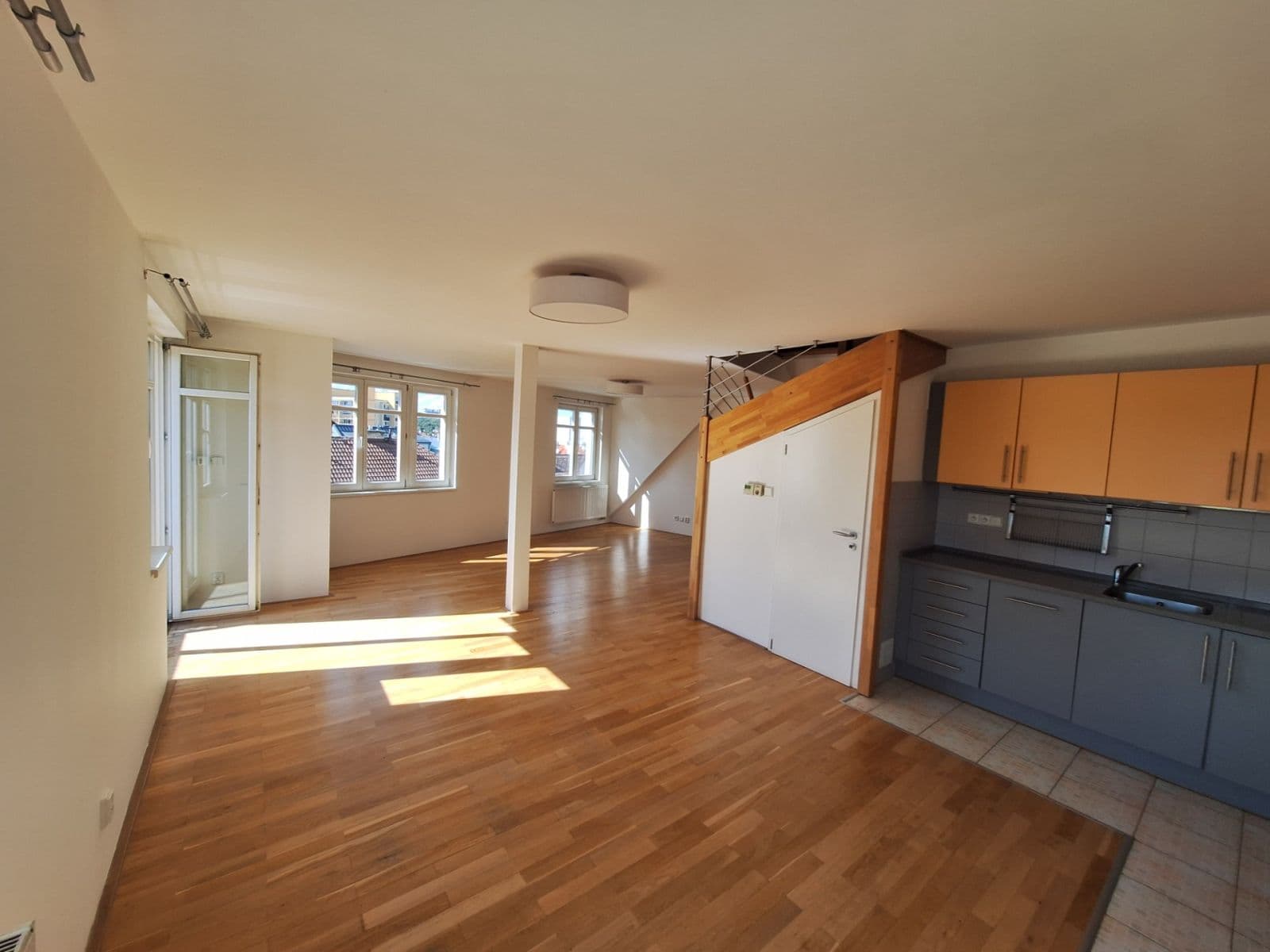 Prenájom bytu 3-izbový 120 m², Benická, Praha, Praha Prenájom bytu 3-izbový 120 m², Benická, Praha, Praha