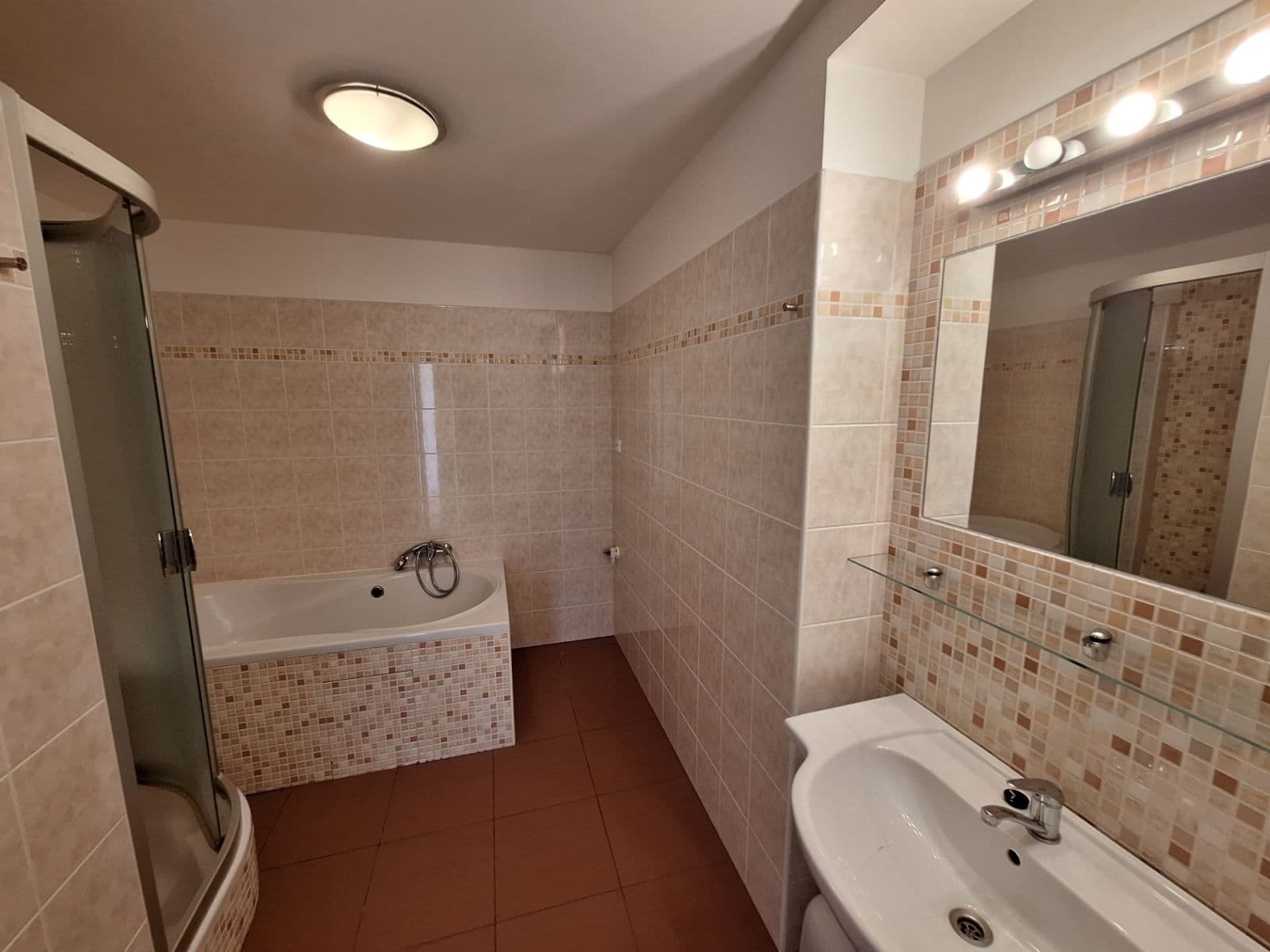 Prenájom bytu 3-izbový 120 m², Benická, Praha, Praha Prenájom bytu 3-izbový 120 m², Benická, Praha, Praha