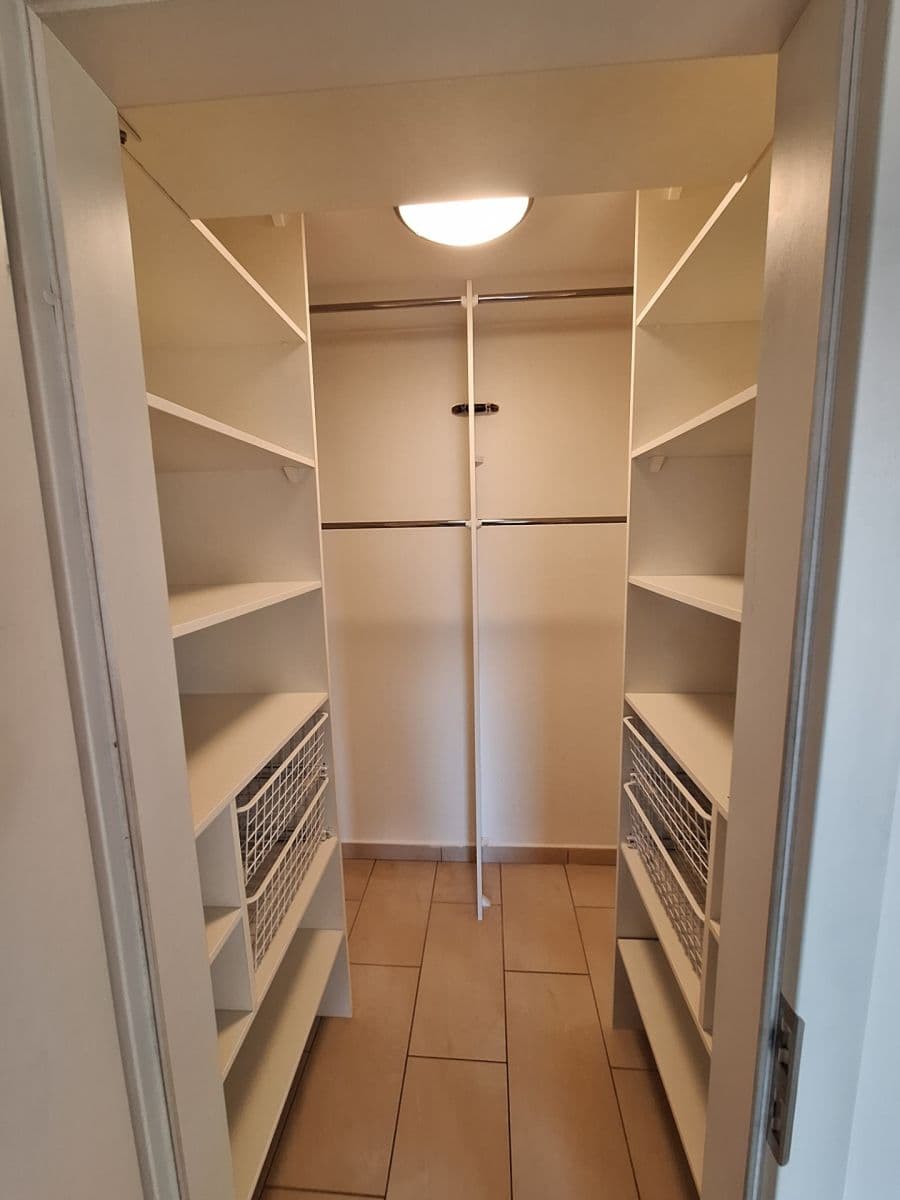Prenájom bytu 3-izbový 120 m², Benická, Praha, Praha Prenájom bytu 3-izbový 120 m², Benická, Praha, Praha