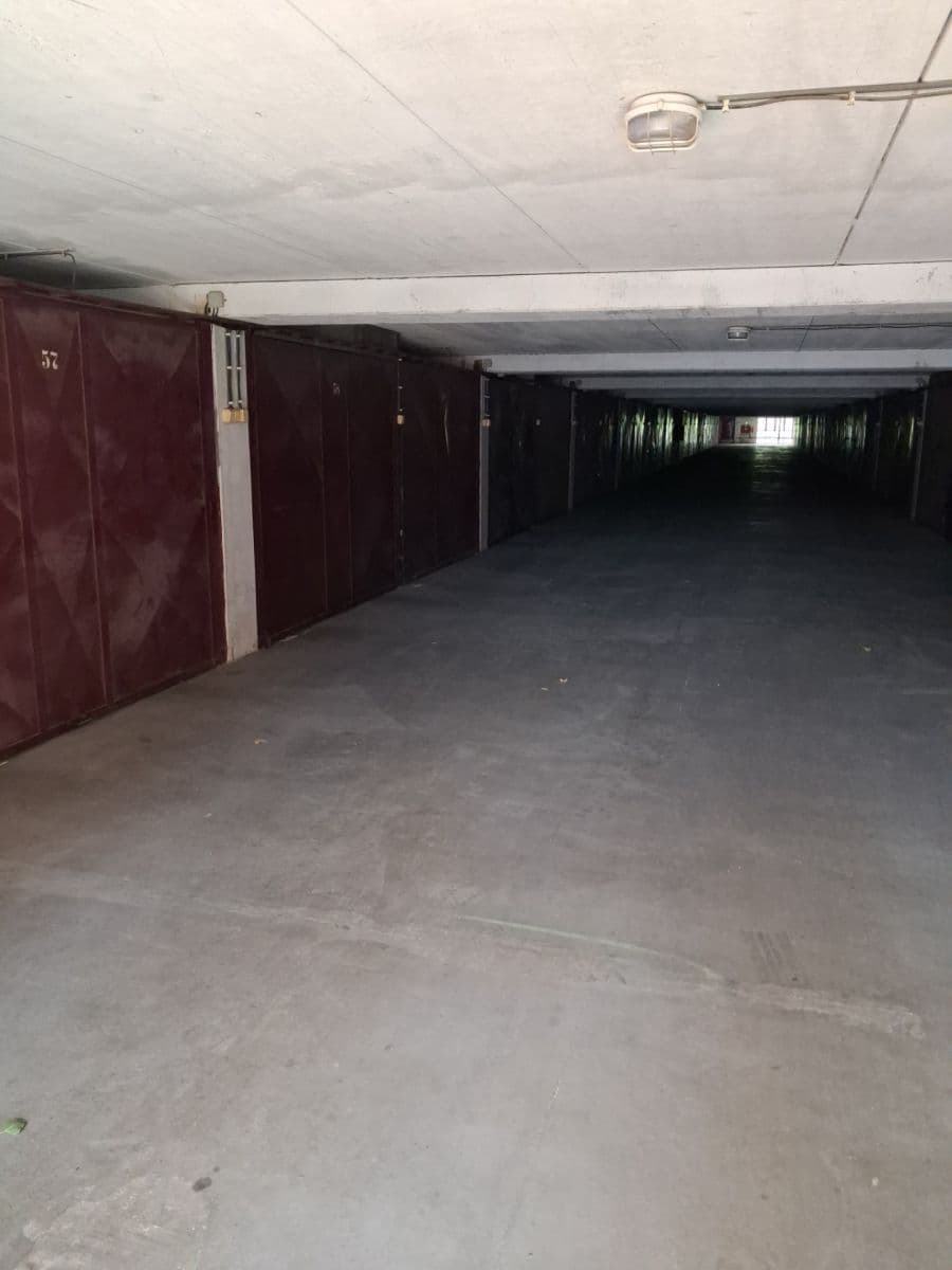 Prenájom garáže 18 m², Běhounkova, Praha, Praha Prenájom garáže 18 m², Běhounkova, Praha, Praha
