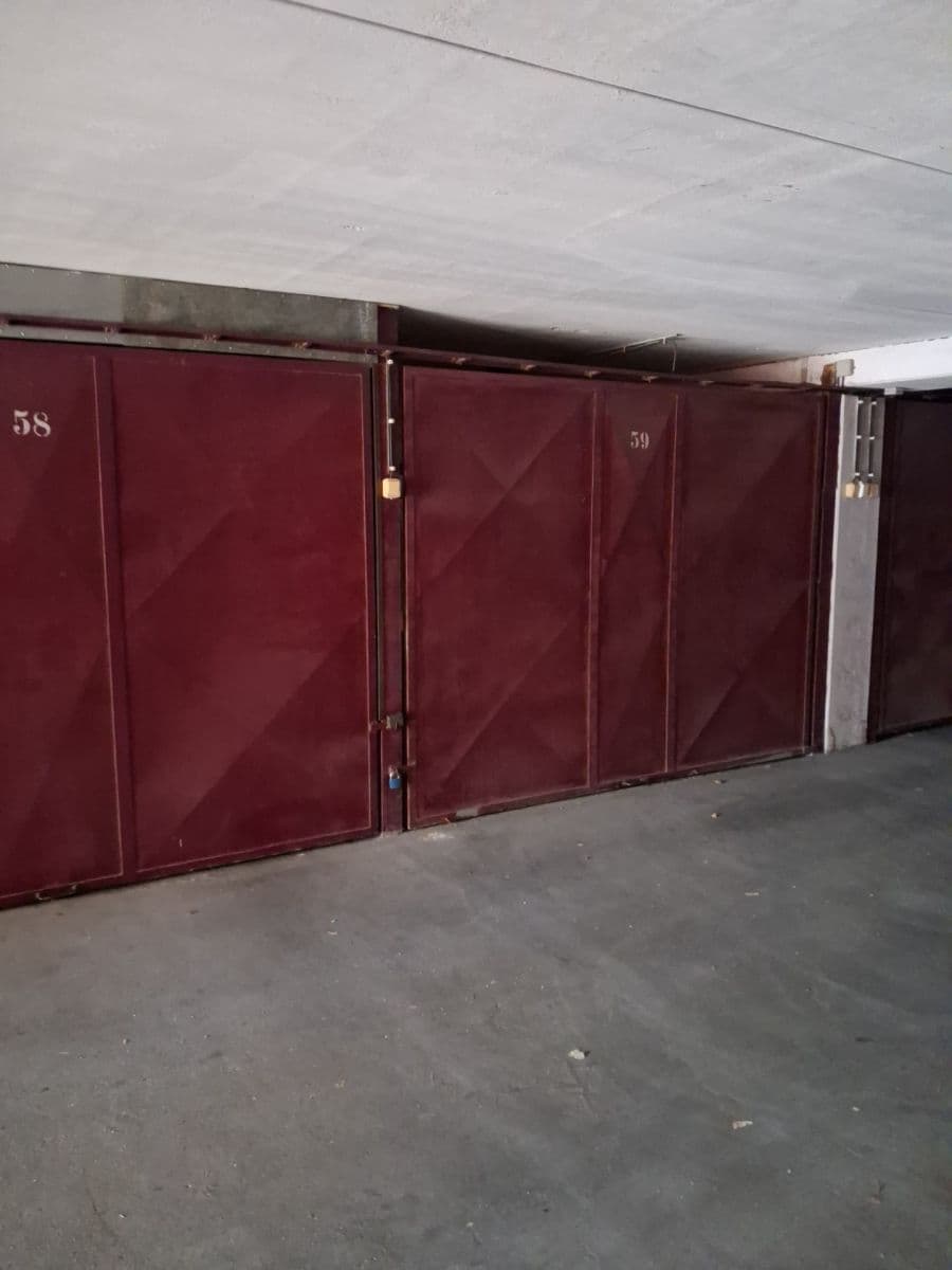 Prenájom garáže 18 m², Běhounkova, Praha, Praha Prenájom garáže 18 m², Běhounkova, Praha, Praha