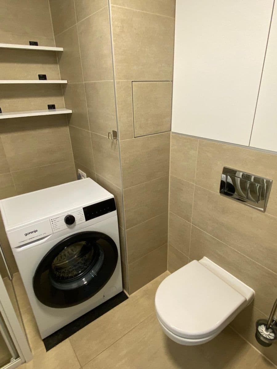 Prenájom bytu 1-izbový 30 m², Kolbenova, Praha, Praha Prenájom bytu 1-izbový 30 m², Kolbenova, Praha, Praha