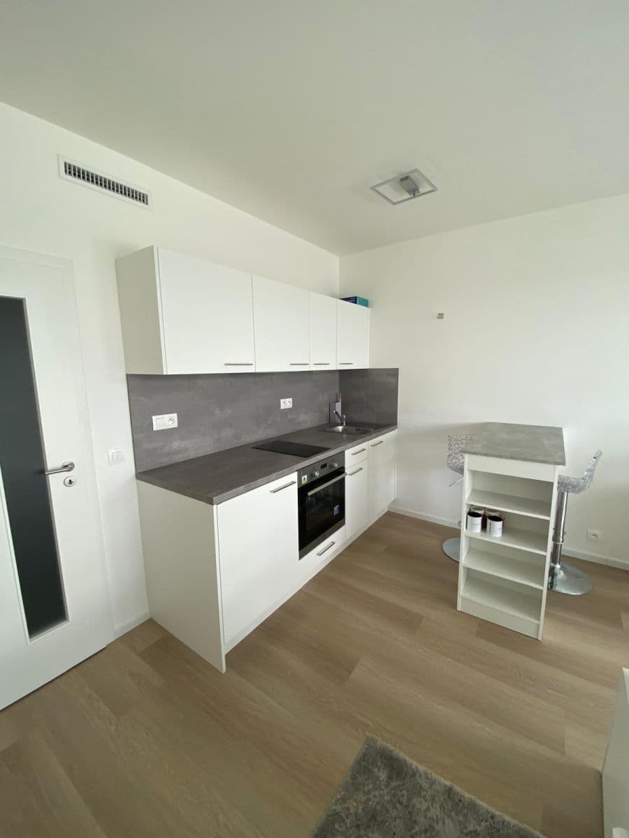 Prenájom bytu 1-izbový 30 m², Kolbenova, Praha, Praha Prenájom bytu 1-izbový 30 m², Kolbenova, Praha, Praha