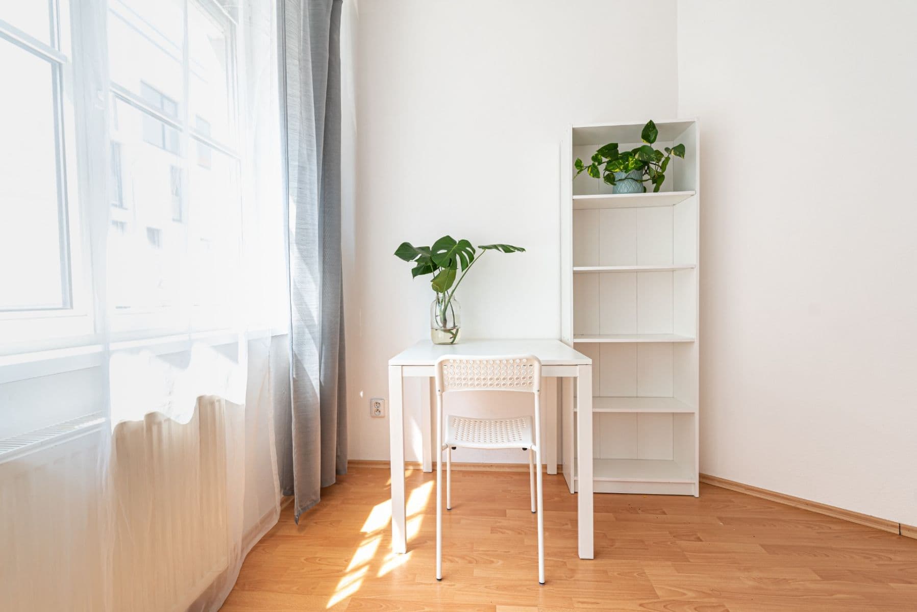 Prenájom bytu 4-izbový 95 m², Mickiewiczova, Bratislava - mestská časť Staré Mesto, Bratislavský kraj Prenájom bytu 4-izbový 95 m², Mickiewiczova, Bratislava - mestská časť Staré Mesto, Bratislavský kraj