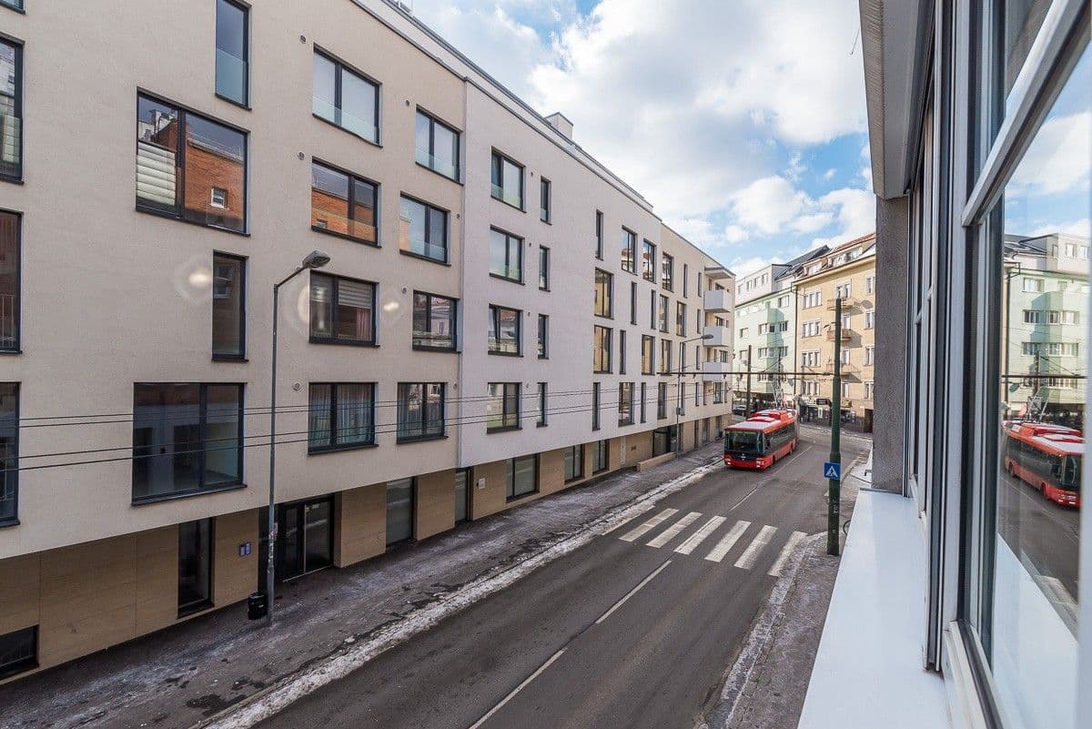 Prenájom bytu 4-izbový 95 m², Mickiewiczova, Bratislava - mestská časť Staré Mesto, Bratislavský kraj Prenájom bytu 4-izbový 95 m², Mickiewiczova, Bratislava - mestská časť Staré Mesto, Bratislavský kraj
