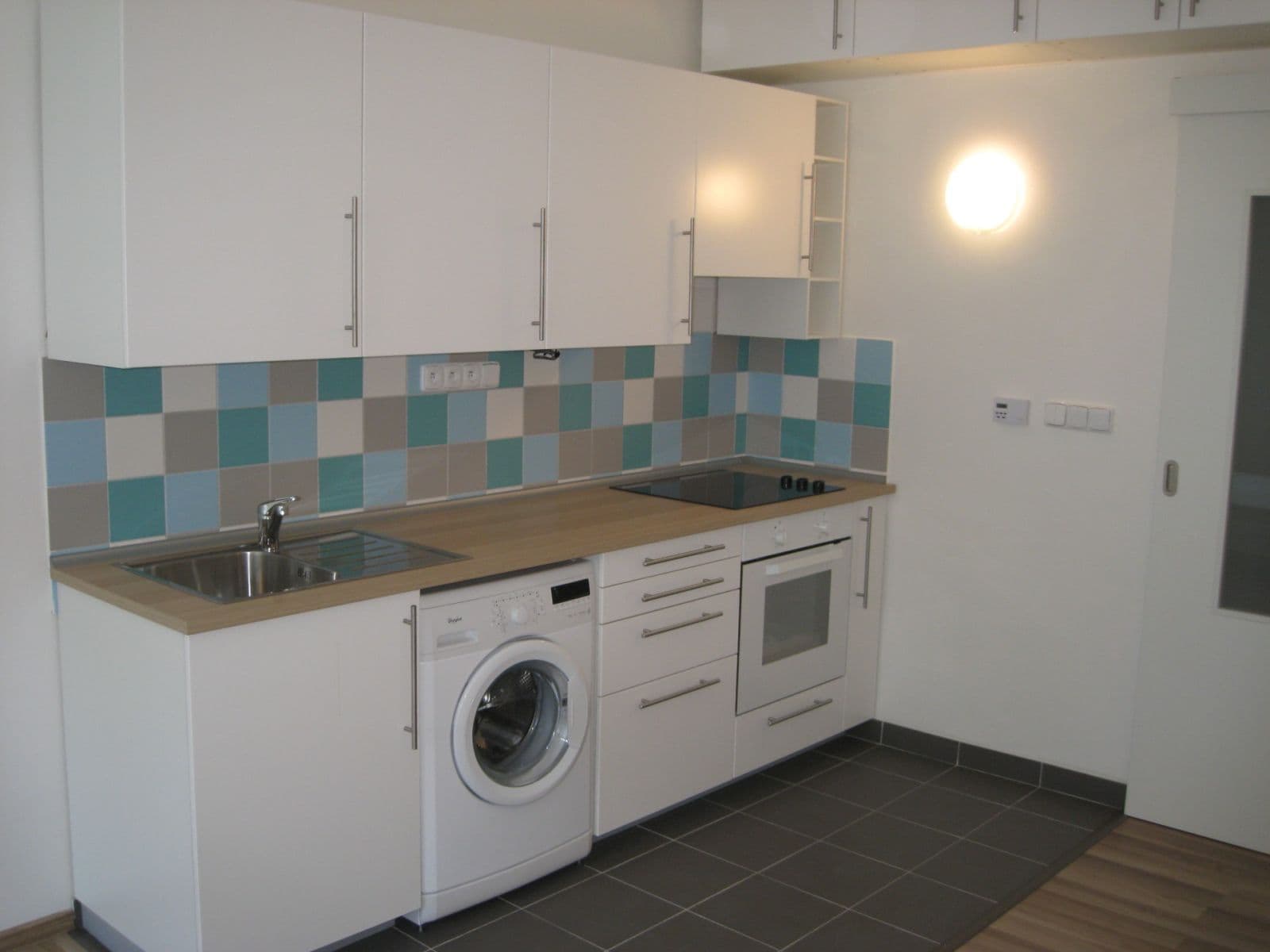 Prenájom bytu Garsoniéra 25 m², U Parního mlýna, Praha, Praha Prenájom bytu Garsoniéra 25 m², U Parního mlýna, Praha, Praha