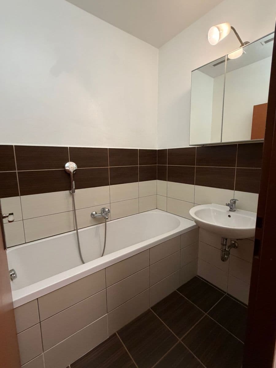 Prenájom bytu 2-izbový 55 m², Nuselská, Praha, Praha Prenájom bytu 2-izbový 55 m², Nuselská, Praha, Praha