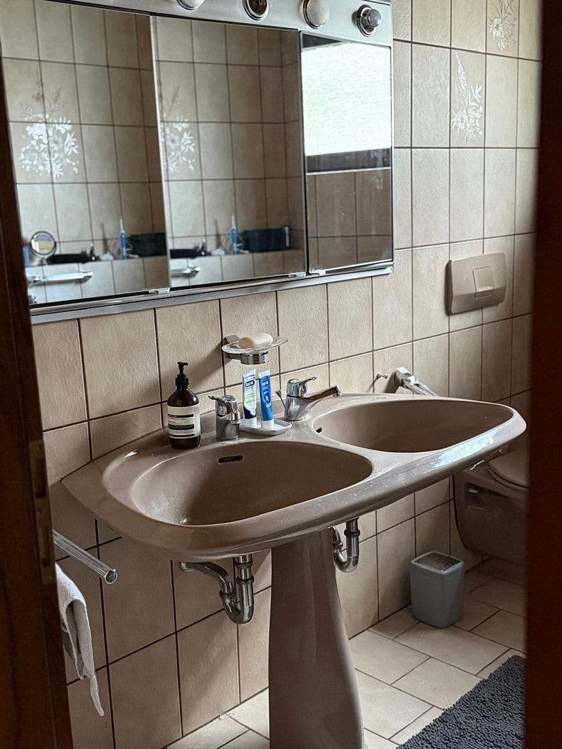 Predaj domu 300 m², pozemok 600 m², Am Steinacker 22, Gorxheimertal, Hesensko Predaj domu 300 m², pozemok 600 m², Am Steinacker 22, Gorxheimertal, Hesensko