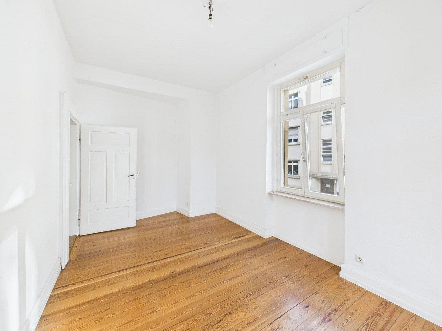 Prenájom bytu 4-izbový 95 m², Karlstraße 17, Baden- Baden, Bádensko-Wurttembersko Prenájom bytu 4-izbový 95 m², Karlstraße 17, Baden- Baden, Bádensko-Wurttembersko