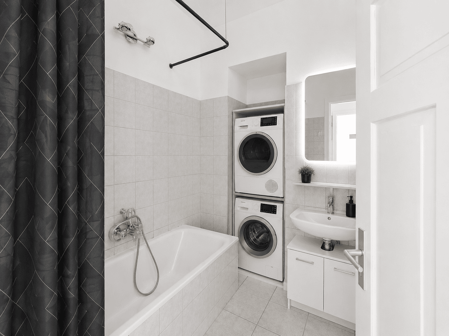 Prenájom bytu 4-izbový 95 m², Karlstraße 17, Baden- Baden, Bádensko-Wurttembersko Prenájom bytu 4-izbový 95 m², Karlstraße 17, Baden- Baden, Bádensko-Wurttembersko