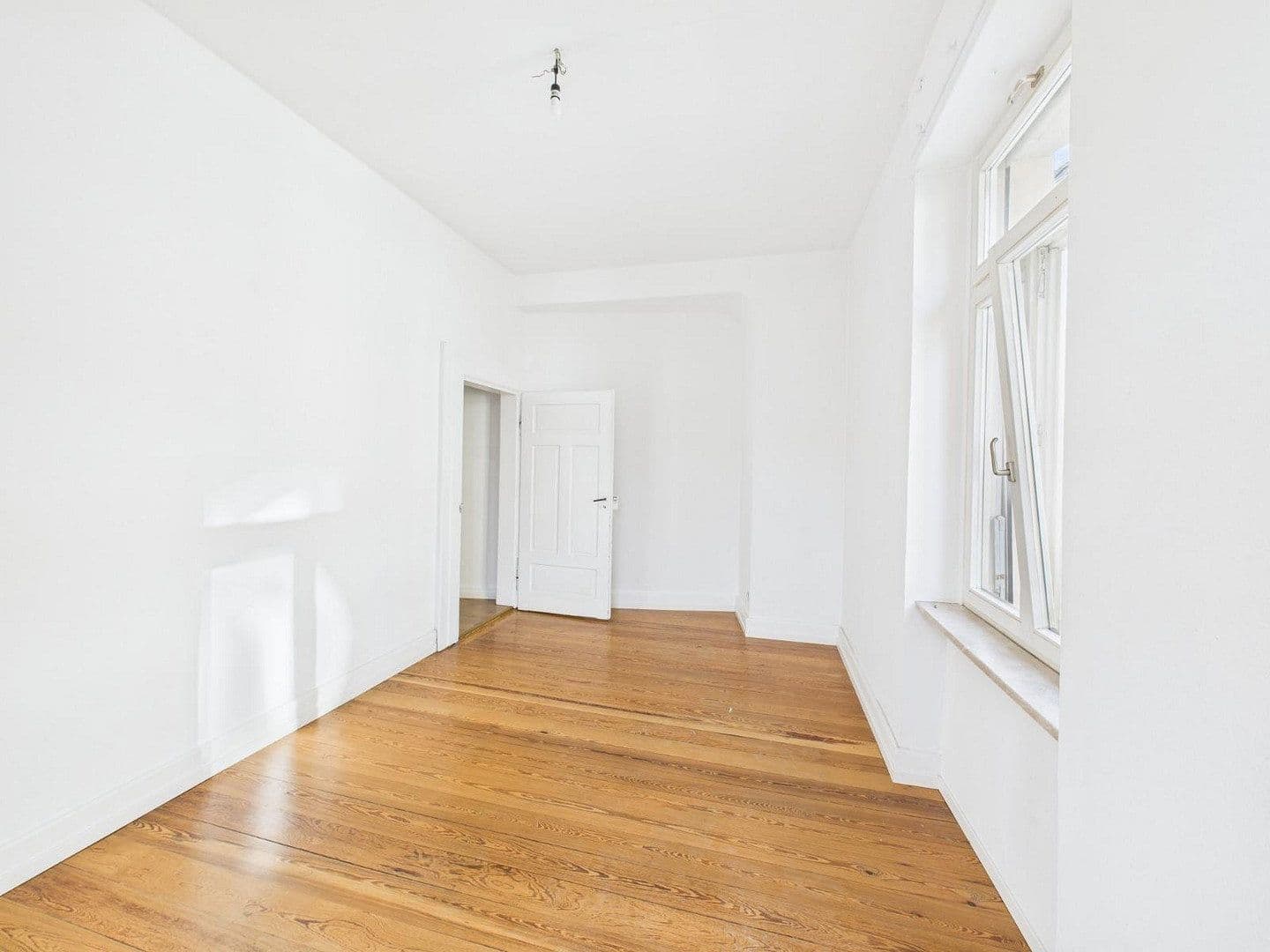 Prenájom bytu 4-izbový 95 m², Karlstraße 17, Baden- Baden, Bádensko-Wurttembersko Prenájom bytu 4-izbový 95 m², Karlstraße 17, Baden- Baden, Bádensko-Wurttembersko