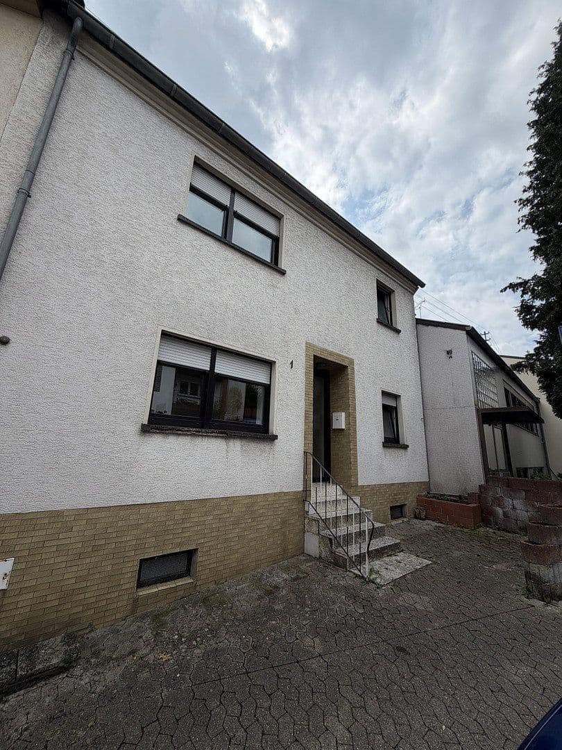 Predaj domu 184 m², pozemok 93 m², Paulsburgstr. 1, Quierschied, Sársko Predaj domu 184 m², pozemok 93 m², Paulsburgstr. 1, Quierschied, Sársko