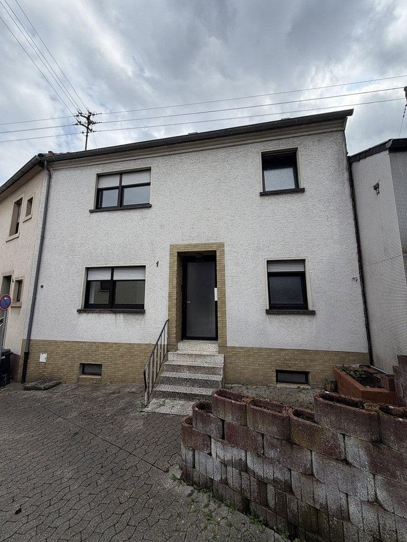 Predaj domu 184 m², pozemok 93 m², Paulsburgstr. 1, Quierschied, Sársko Predaj domu 184 m², pozemok 93 m², Paulsburgstr. 1, Quierschied, Sársko