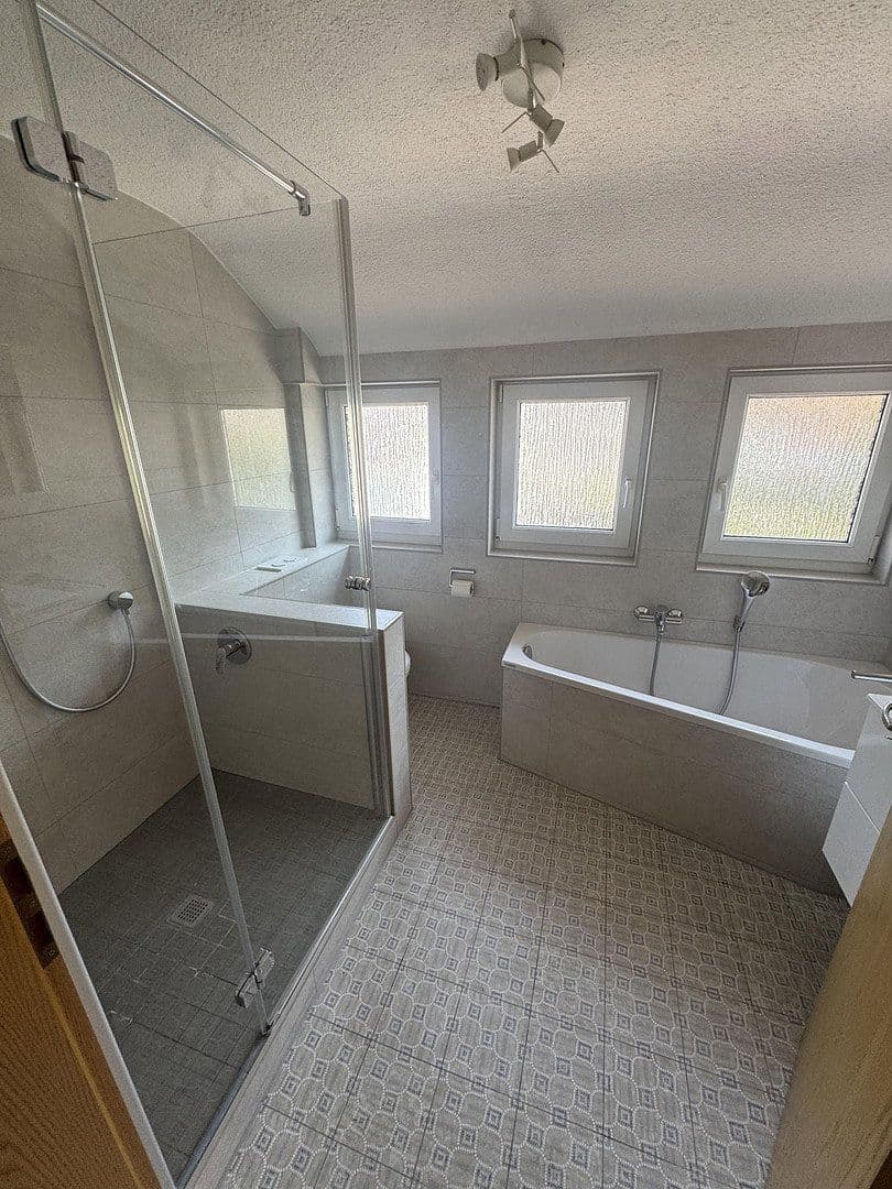 Prenájom bytu 2-izbový 68 m², Bad Urach, Bádensko-Wurttembersko Prenájom bytu 2-izbový 68 m², Bad Urach, Bádensko-Wurttembersko