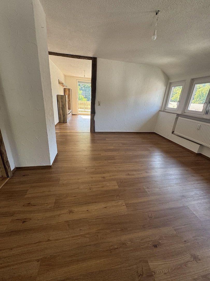 Prenájom bytu 2-izbový 68 m², Bad Urach, Bádensko-Wurttembersko Prenájom bytu 2-izbový 68 m², Bad Urach, Bádensko-Wurttembersko