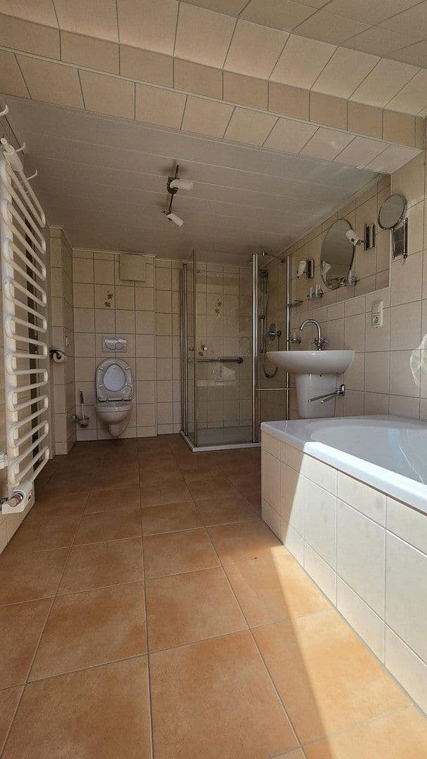 Predaj domu 160 m², pozemok 345 m², Zeulenroda-Triebes, Durínsko Predaj domu 160 m², pozemok 345 m², Zeulenroda-Triebes, Durínsko