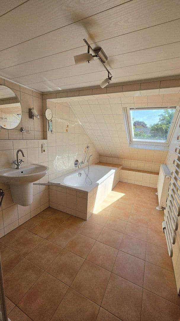 Predaj domu 160 m², pozemok 345 m², Zeulenroda-Triebes, Durínsko Predaj domu 160 m², pozemok 345 m², Zeulenroda-Triebes, Durínsko