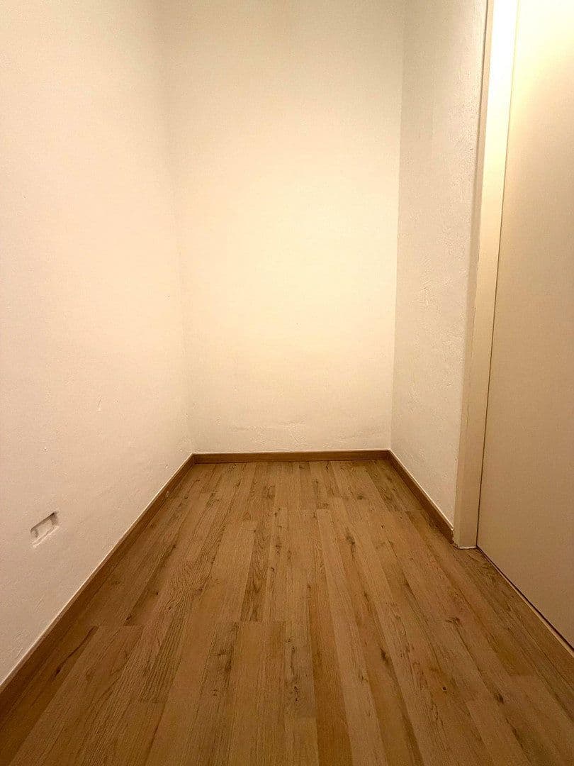 Prenájom bytu 2-izbový 70 m², Bismarckstraße 83, Ludwigshafen, Porýnie-Falcko Prenájom bytu 2-izbový 70 m², Bismarckstraße 83, Ludwigshafen, Porýnie-Falcko