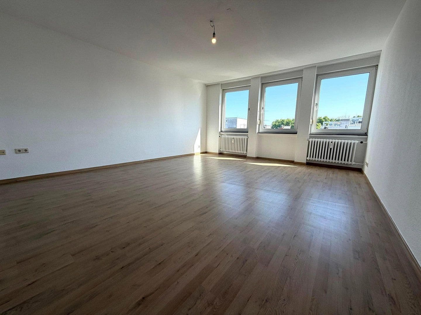 Prenájom bytu 2-izbový 70 m², Bismarckstraße 83, Ludwigshafen, Porýnie-Falcko Prenájom bytu 2-izbový 70 m², Bismarckstraße 83, Ludwigshafen, Porýnie-Falcko