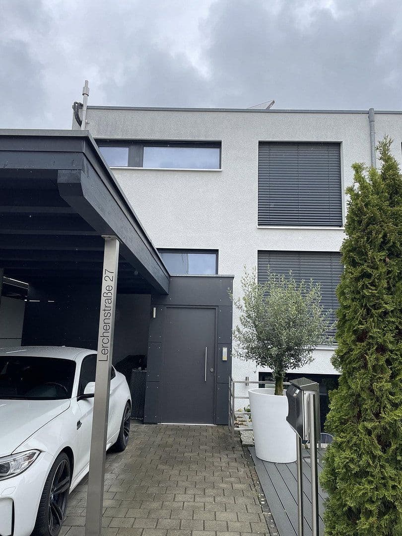 Prenájom domu 126 m², pozemok 120 m², Ulm, Bádensko-Wurttembersko Prenájom domu 126 m², pozemok 120 m², Ulm, Bádensko-Wurttembersko