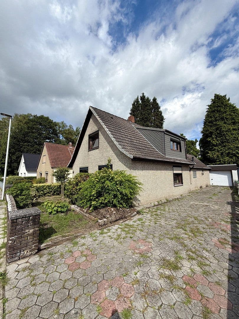 Predaj domu 100 m², pozemok 640 m², Delmenhorst, Dolné Sasko Predaj domu 100 m², pozemok 640 m², Delmenhorst, Dolné Sasko