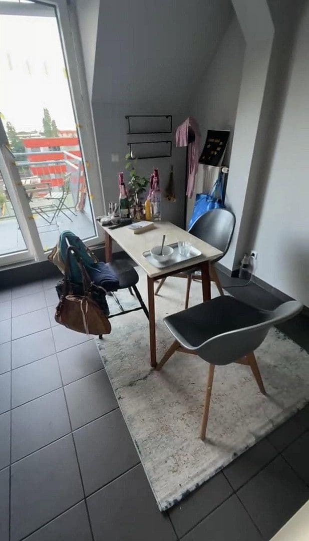 Prenájom bytu 1-izbový 55 m², Braunschweiger Straße 71, Berlin, Berlín Prenájom bytu 1-izbový 55 m², Braunschweiger Straße 71, Berlin, Berlín
