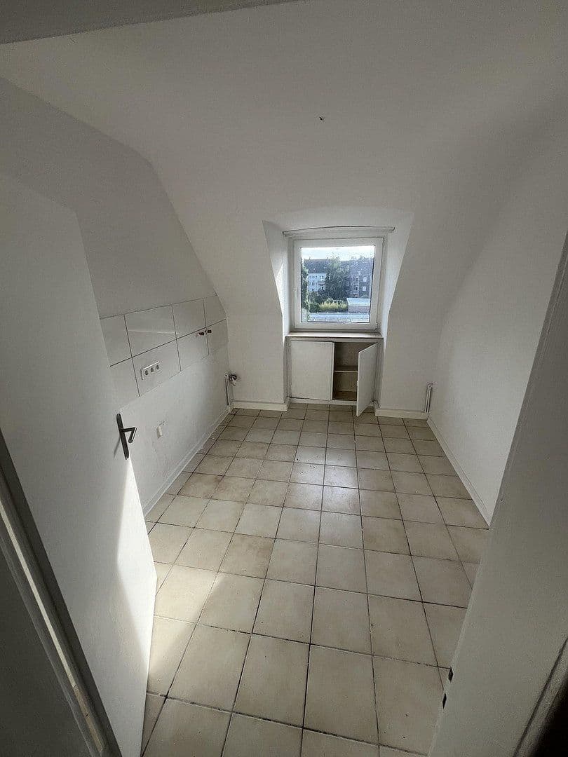 Prenájom bytu 3-izbový 70 m², Hohenzollernstr. 77, Gelsenkirchen, Severné Porýnie - Westfálsko Prenájom bytu 3-izbový 70 m², Hohenzollernstr. 77, Gelsenkirchen, Severné Porýnie - Westfálsko