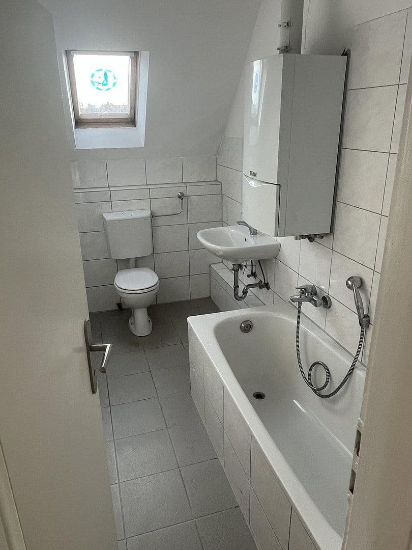 Prenájom bytu 3-izbový 70 m², Hohenzollernstr. 77, Gelsenkirchen, Severné Porýnie - Westfálsko Prenájom bytu 3-izbový 70 m², Hohenzollernstr. 77, Gelsenkirchen, Severné Porýnie - Westfálsko