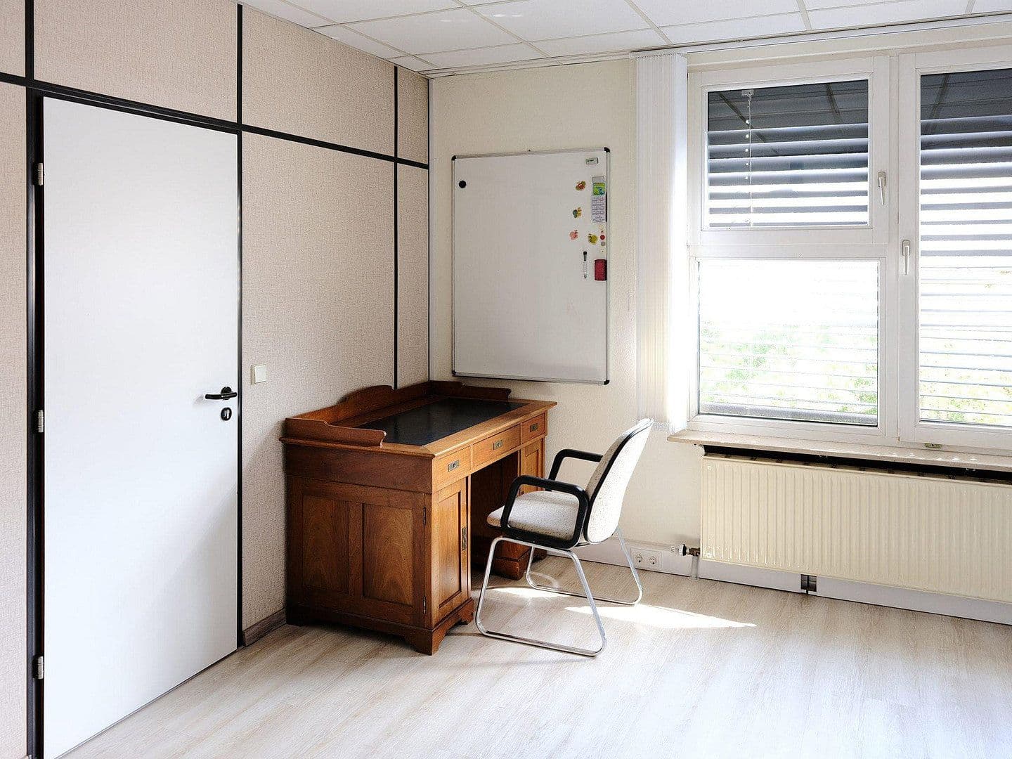 Prenájom kancelárie 178 m², Heiningen, Bádensko-Wurttembersko Prenájom kancelárie 178 m², Heiningen, Bádensko-Wurttembersko